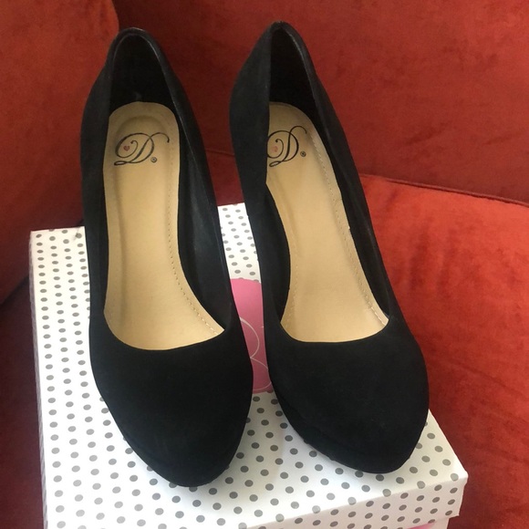 Black Platform Heels - Picture 1 of 4